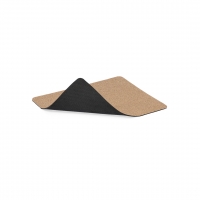 Mousepad frontal de corcho con antideslizante en color negro.