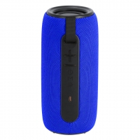 Altavoz portátil azul con una franja en negro donde indican los botones y entrada para cargador.