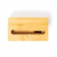 Orificio para móviles en ampliador de sonido.