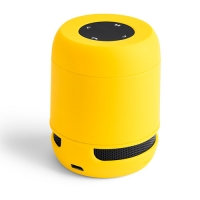 Altavoz amarillo y negro con botones de funciones al centro.