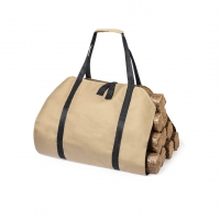 Bolsa de color natural con piezas de leña en el interior. 