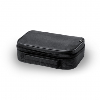 Estuche color negro para empaque de juego, con asa de transporte.