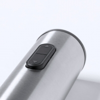 Botones de subir y bajar en color negro.