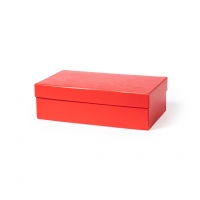Caja de empaque en color rojo.